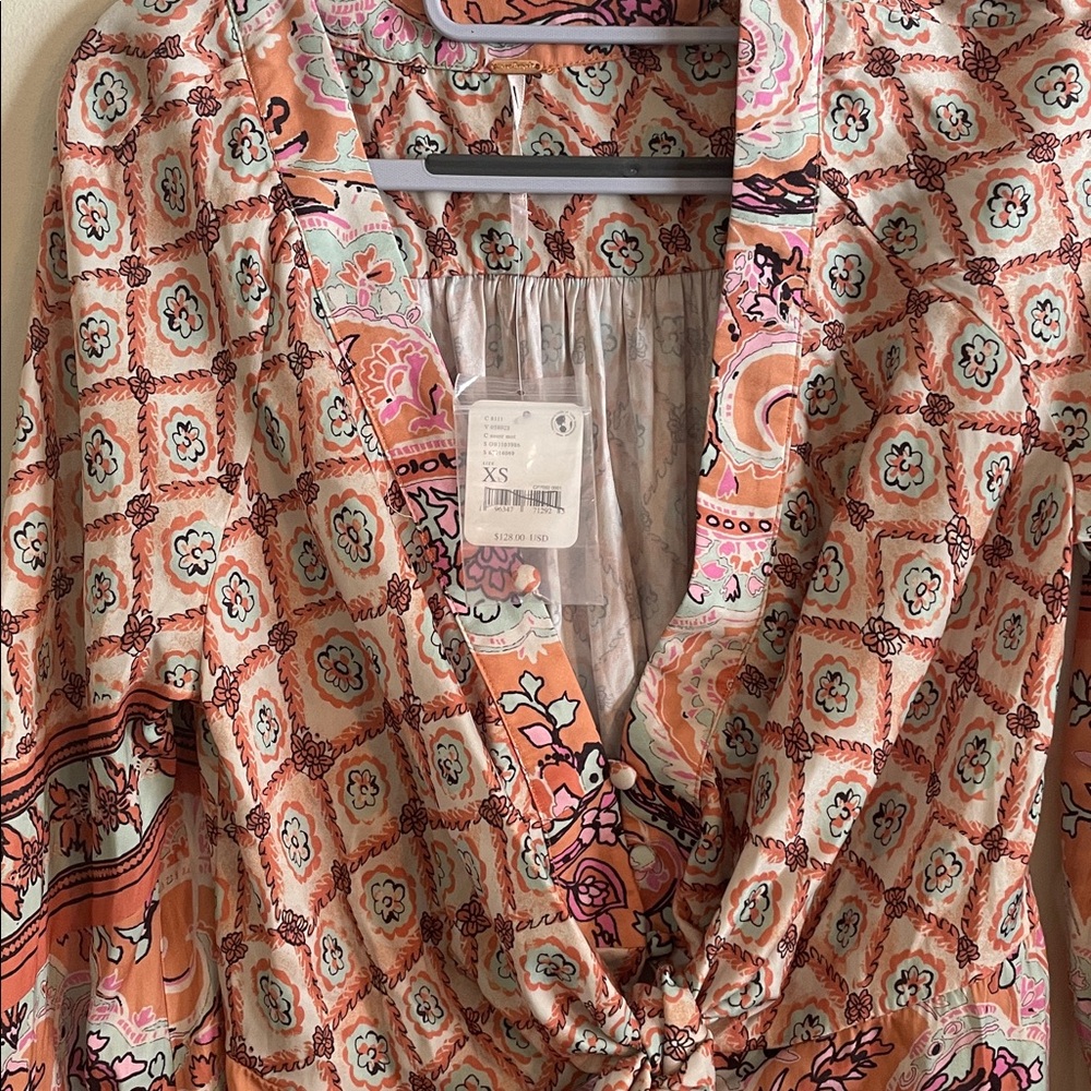 Free People Women's Patterned Blouse - Peach and White - Picture 6 of 10